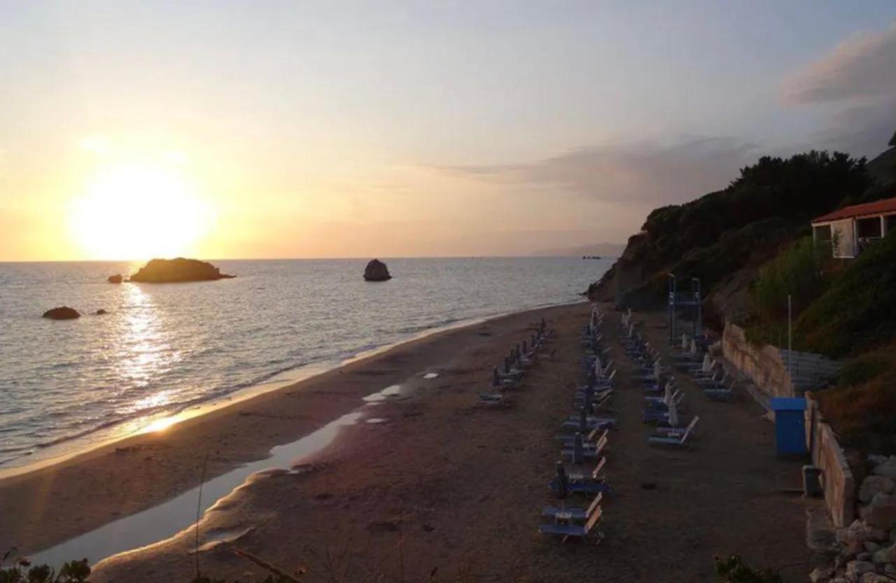 Stefanias Prasoudi Beach Ágios Matthaíos Buitenkant foto