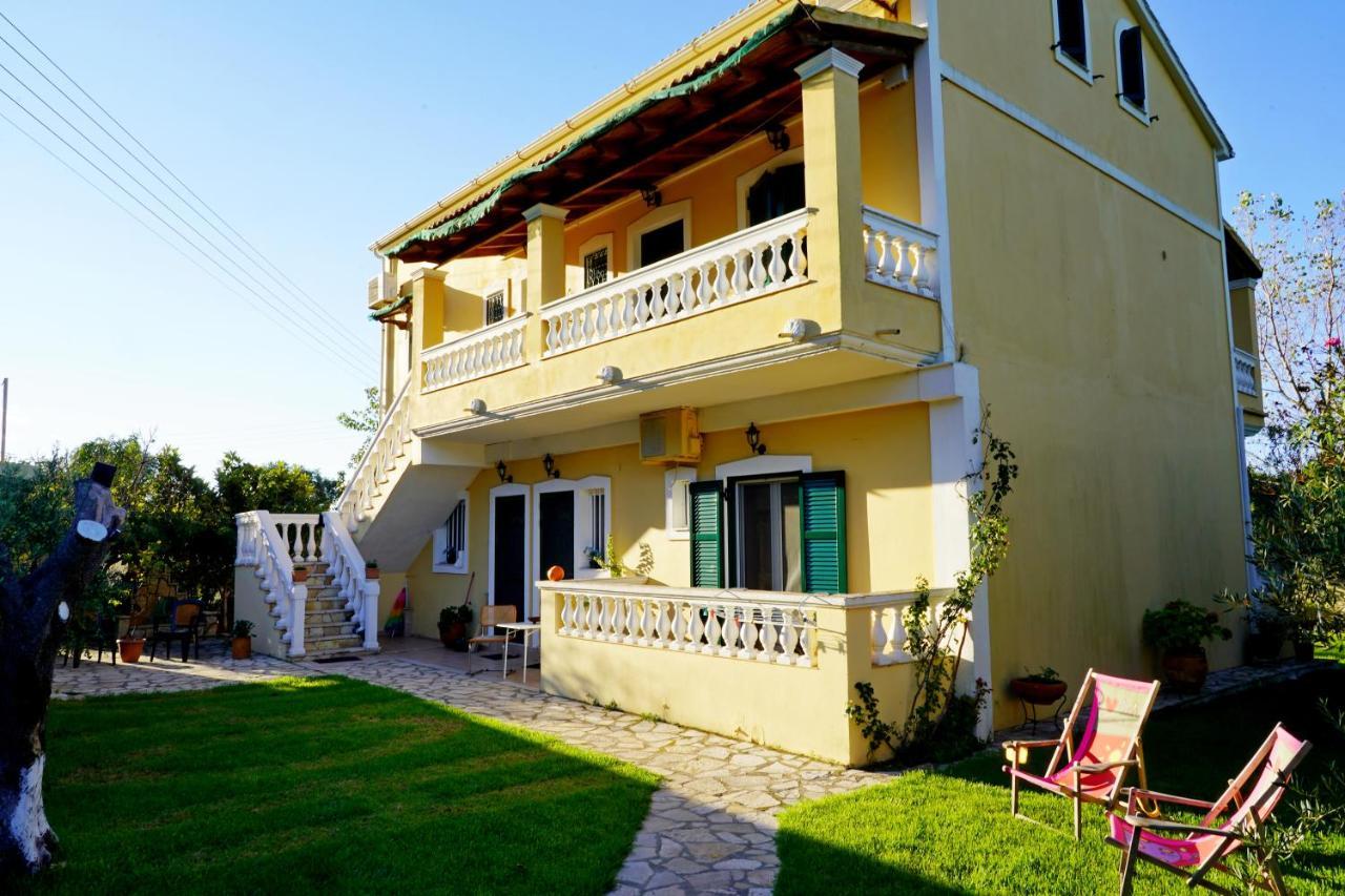 Stefanias Prasoudi Beach Ágios Matthaíos Buitenkant foto
