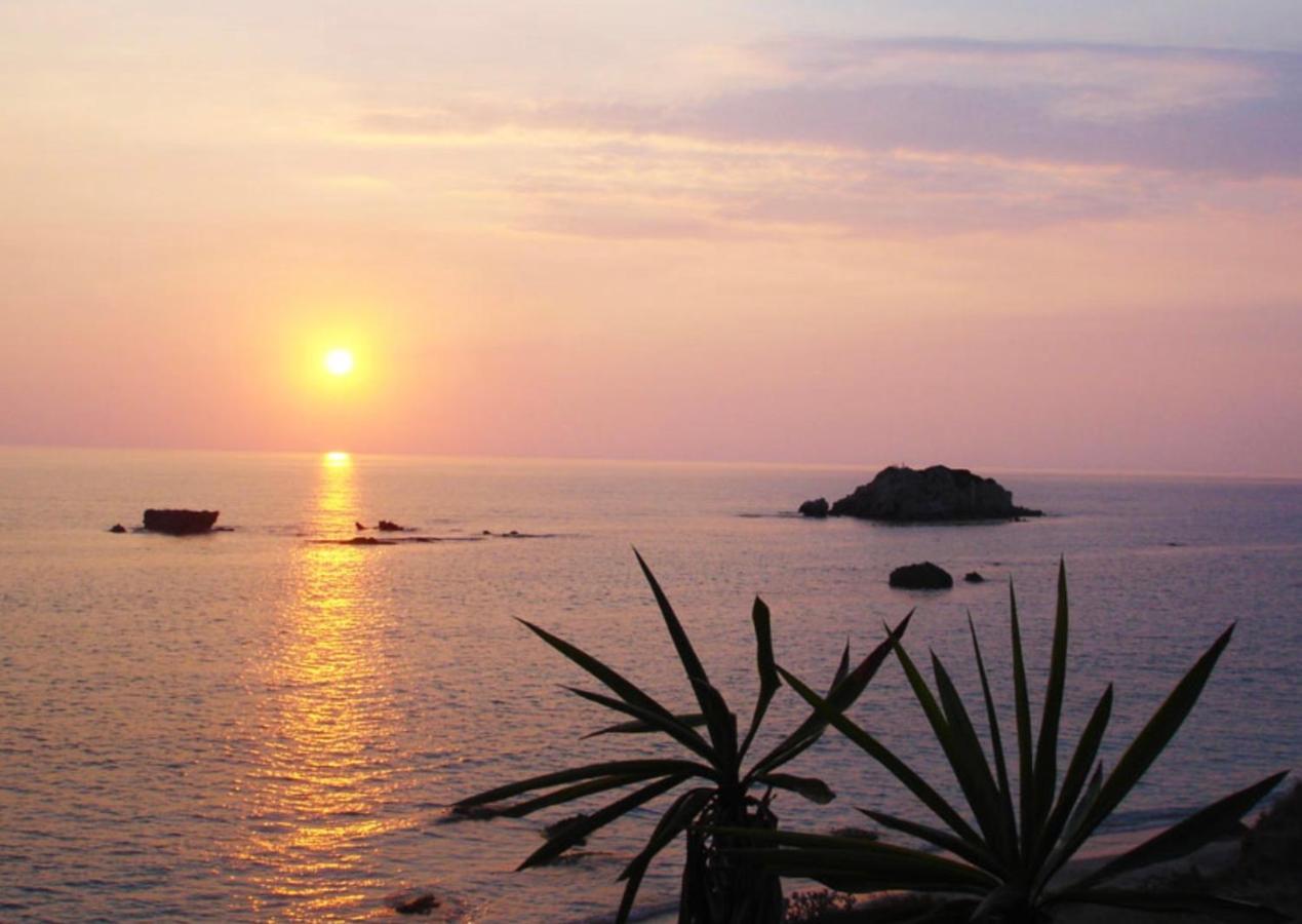 Stefanias Prasoudi Beach Ágios Matthaíos Buitenkant foto
