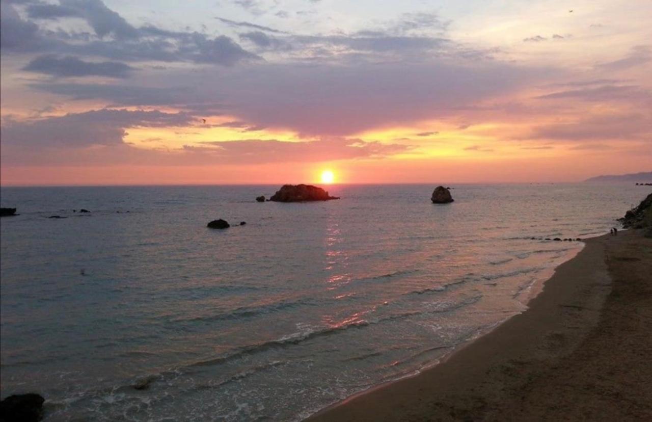 Stefanias Prasoudi Beach Ágios Matthaíos Buitenkant foto