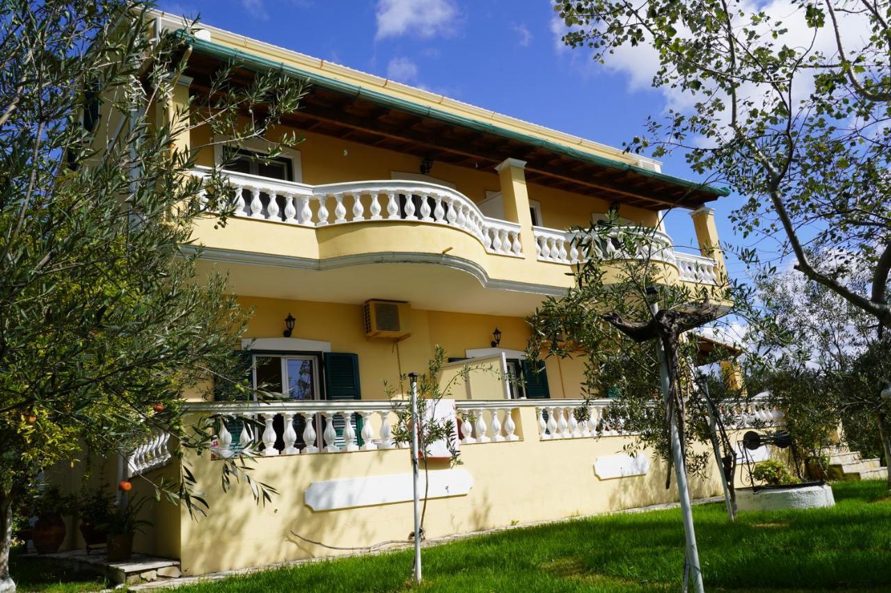 Stefanias Prasoudi Beach Ágios Matthaíos Buitenkant foto