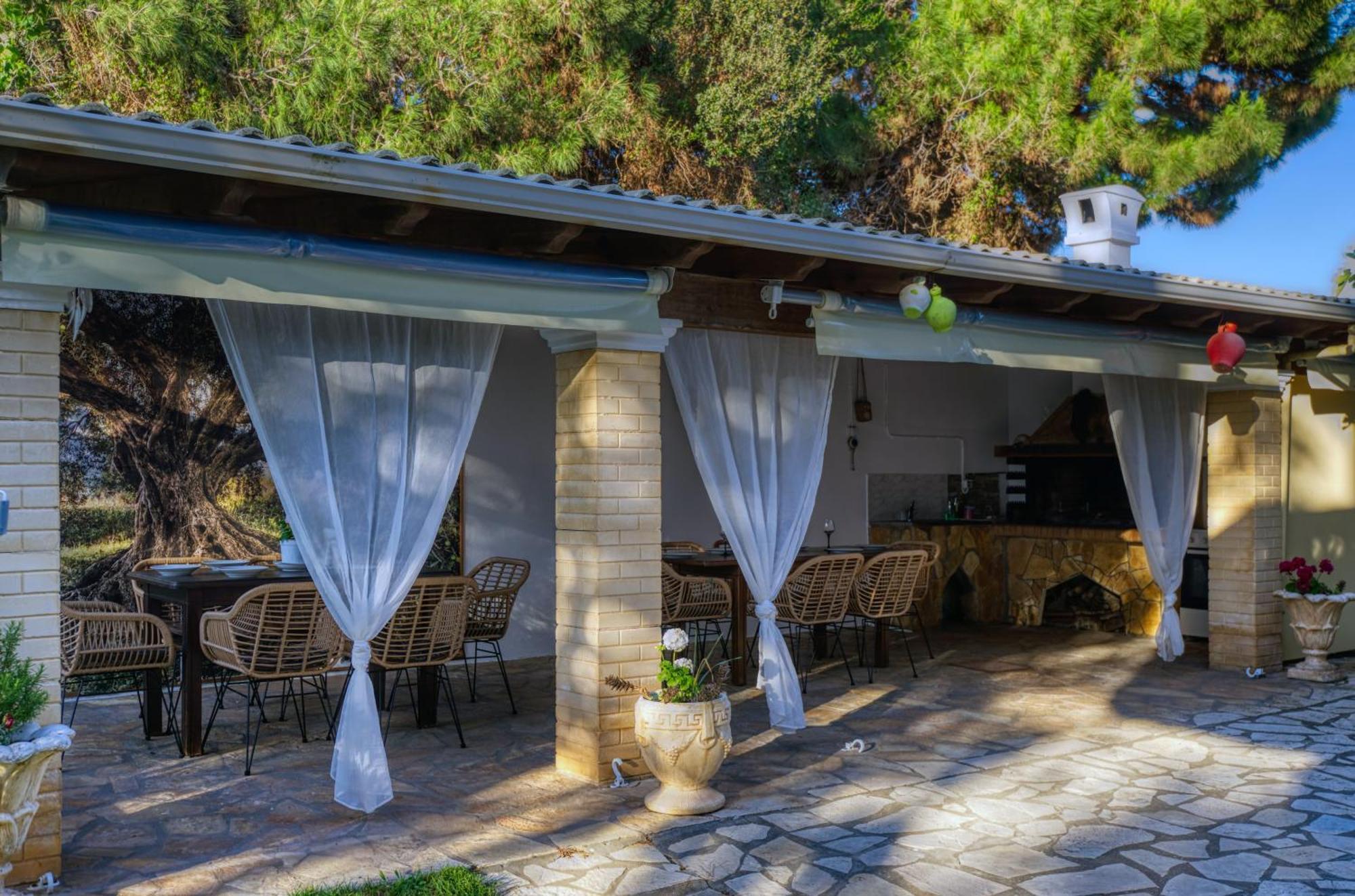 Stefanias Prasoudi Beach Ágios Matthaíos Buitenkant foto